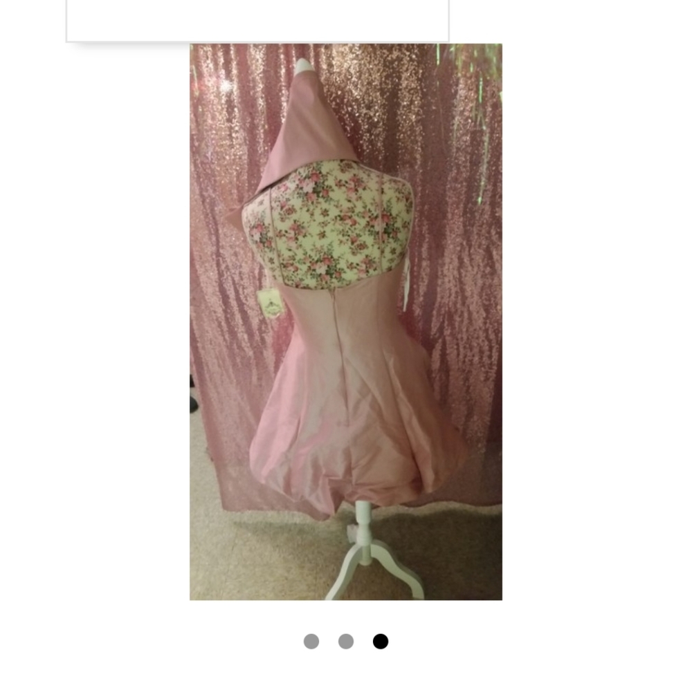 Dress - Picture 3 of 10
